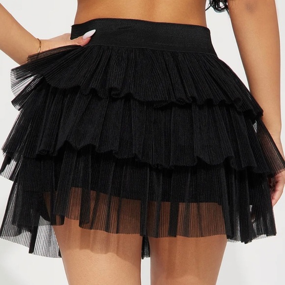 •Pretty Please• Black Widow Tulle Mini Skirt - Picture 3 of 3